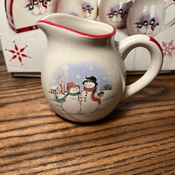 -5 Piece "WINTER WISHES"  Boxed Table Set ~ Napkin, S&P, Creamer, Sugar - Picture 11 of 14